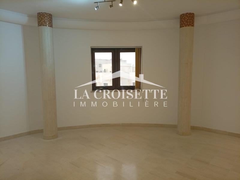 Bureau H+3 aux Berges du Lac 1